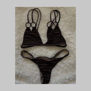 Acacia Set In Dark Classic Print